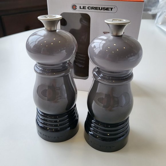 Le Creuset Kitchen New Le Creuset Salt Pepper Mills Set Of 2 Poshmark